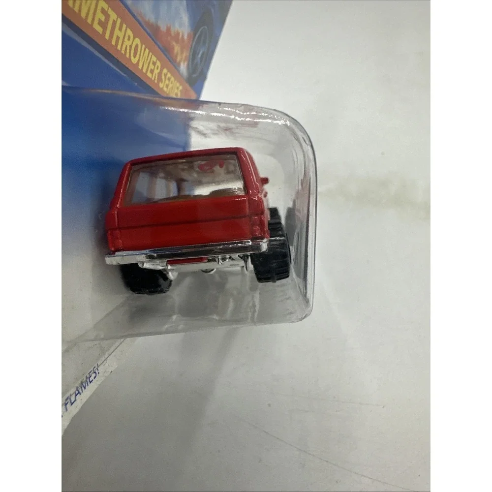 Hot Wheels Lot Of 2 Mod Bod Series 2/4 SCHOOL BUS and 3/4 Range River
